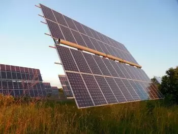 Was bedeutet Photovoltaik? Konzept über Sonnenenergie