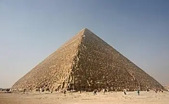 Viereckige Pyramide: Anzahl der Kanten, Ecken und Volumen